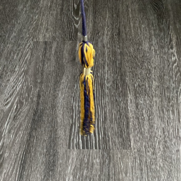 Navy and yellow gold suction cup tassel - Picture 4 of 10
